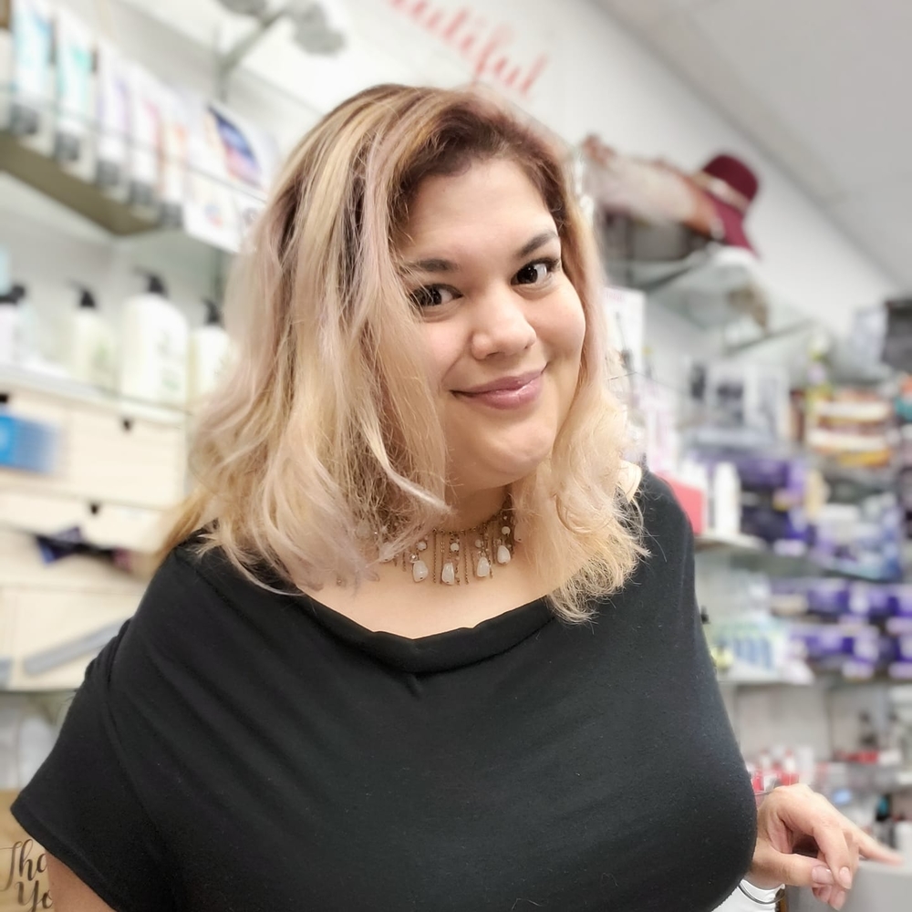 Meet your Posher, Dominique